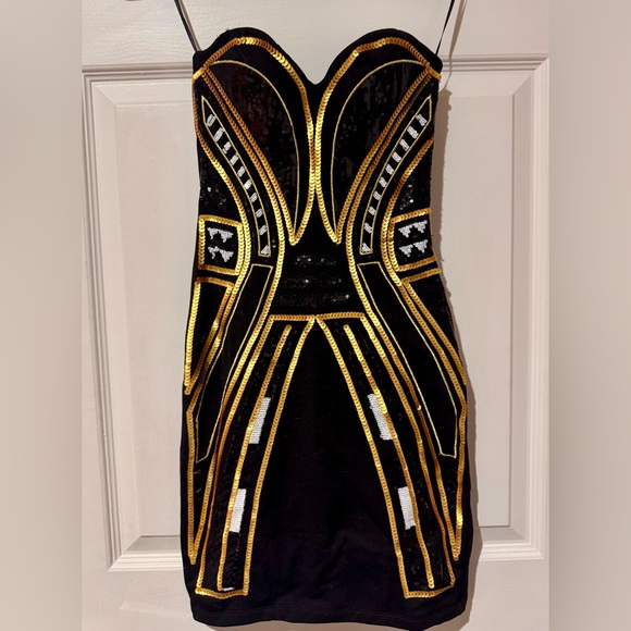 H&M Dresses & Skirts - Strapless Art Deco mini dress XS